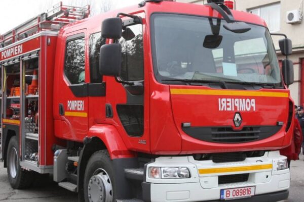 Incendiu într-un bloc din Mărăști. Intervenție cu două autospeciale