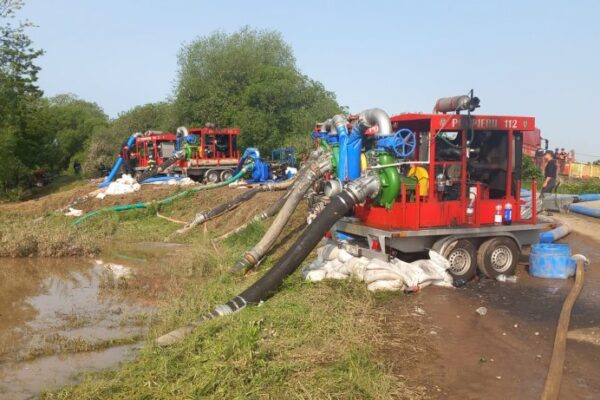 Pompierii clujeni trimiși în Covasna pentru a ajuta la inundații