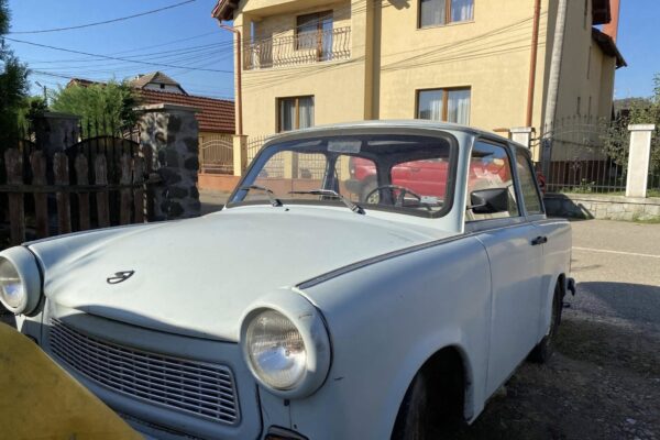 Suma fabuloasă cerută de un clujean pentru un Trabant recondiționat. Mașina arată ca ieșită din fabrică