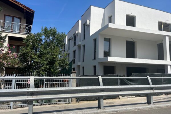 ”Blonda” lui Boc construiește la Cluj ditamai HOTELUL. Este cel mai bine plătit bugetar din România