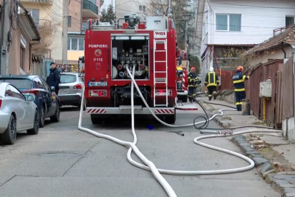 Pompierii clujeni chemați să intervină de urgență. O casă din centrul Clujului a explodat