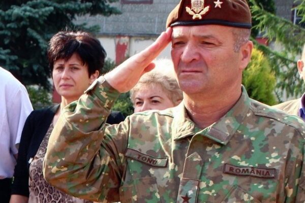 Dovadă că se poate și că nu toți militarii sunt ”obosiți”. Generalul Tonu de la Divizia 4 Gemina, din Cluj, s-a pensionat la 59 de ani