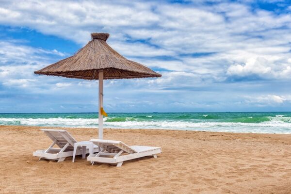 Austeriatate de fațadă. Guvernul cheltuie miliarde de euro pentru vacanțele bugetarilor