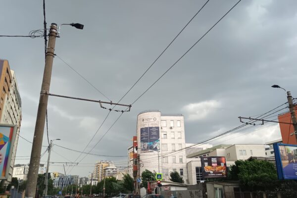 Vine furtuna peste județul Cluj! Cod portocaliu de ploi, vijelii și descărcări electrice