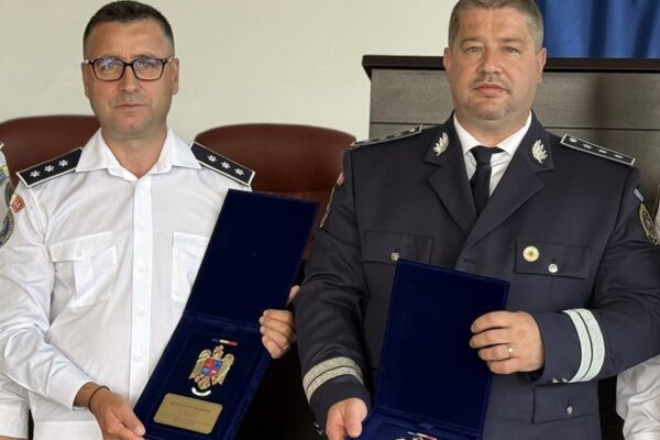 Încă doi pensionari speciali la Poliția Cluj. Azi sunt obosiți de muncă, mâine, probabil, se vor angaja tot la stat