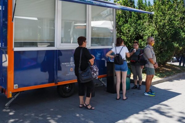 Unde au fost amplasate rulote pentru apă potabilă la Cluj-Napoca?