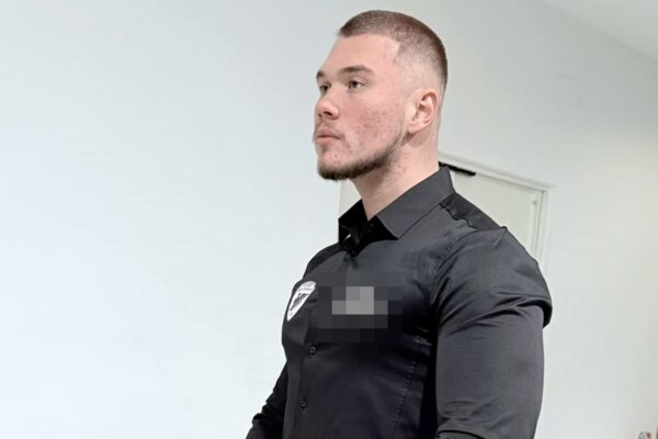 Cine este angajatul Poliției Locale Cluj care a fost prins copiind la un examen. Omul legii a devenit violent și l-a prins de gât pe supraveghetor