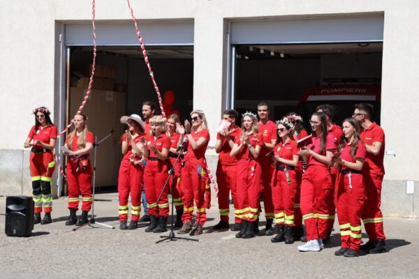 Serenadele paramedicilor voluntari ai UMF Cluj, dedicate colegilor din SMURD