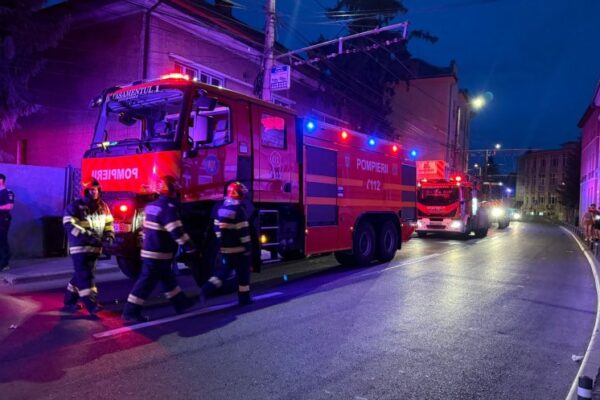Incendiu violent pe strada Paris din Cluj-Napoca