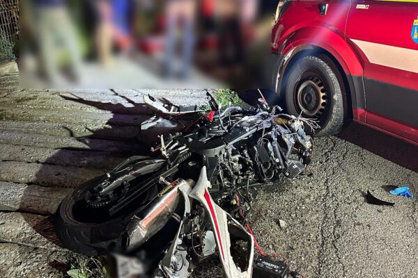 Atât a mai rămasă dintr-o motocicletă implicată într-un grav accident la Cluj. Motociclistul a murit pe loc
