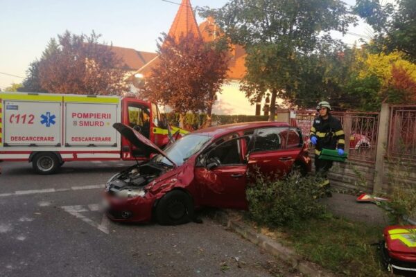 ACCIDENT între două mașini în cartierul Andrei Mureșanu