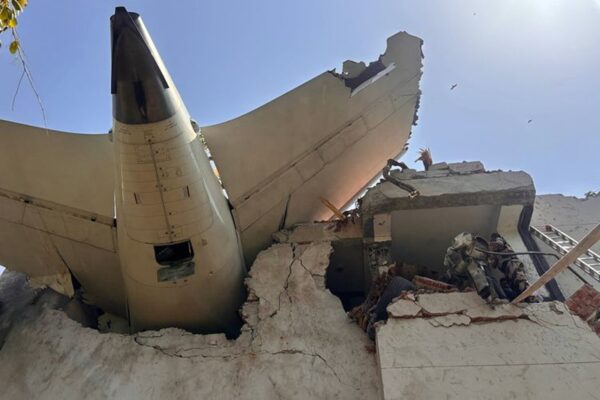 Primele concluzii ale catastrofei aviatice din India. Primele concluzii sunt șocante: atentat terorist sau nebunia unui pilot
