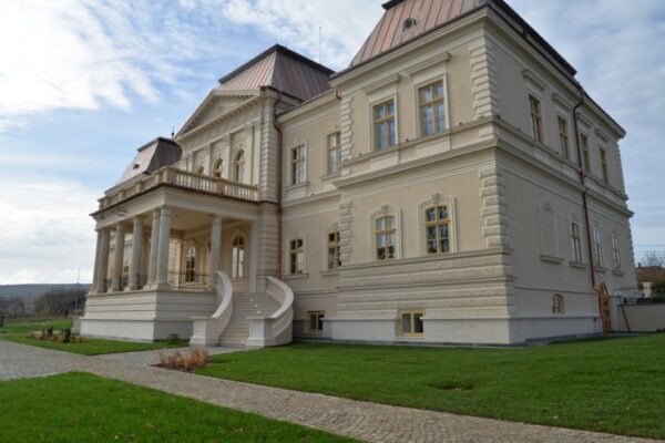 Cât cât poți închiria un conac la Cluj pentru un eveniment privat?