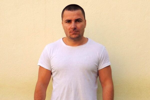 Criminalul din Mureș a fost arestat în lipsă. Poliția încă îl caută, iar recompesa de 5000 euro pentru orice informație este activă