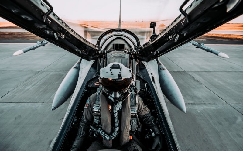 Se fac angajări la Forțele Aeriene Române