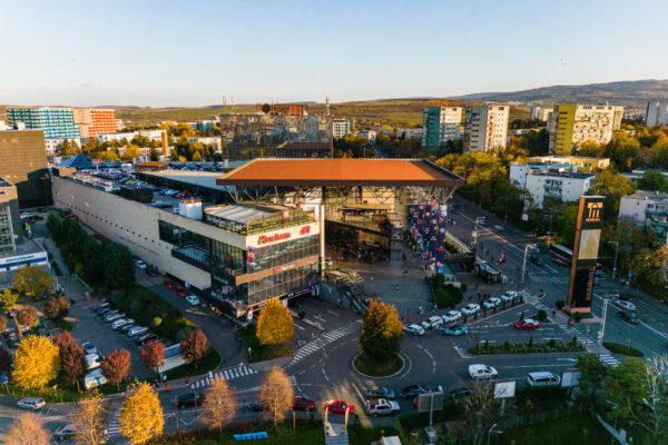Semne de criză la Iulius Mall Cluj! Au tăiat gratuitatea de o oră la parcare