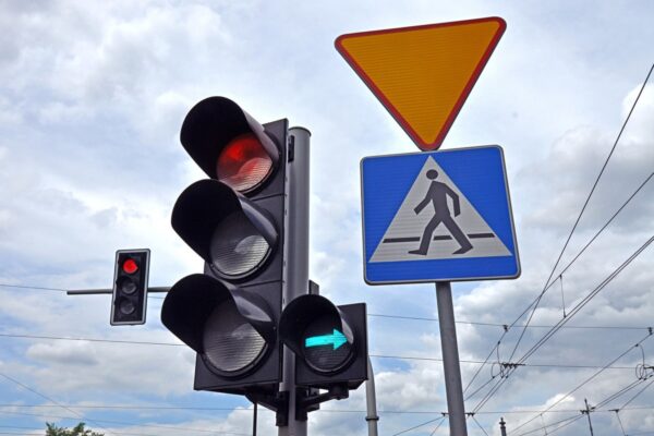 Adio „liniuțe” pentru șmecherii din Făget. Au fost instalate semafoare