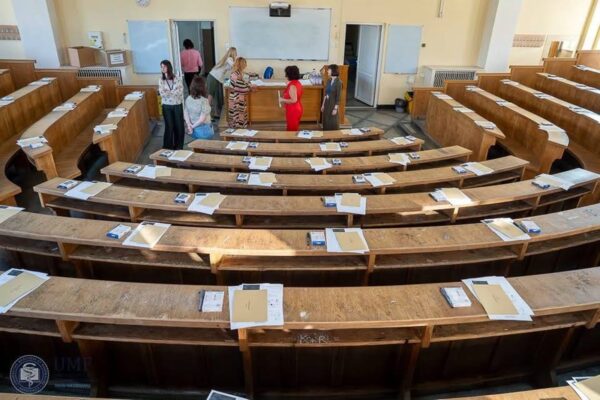 Nici la Medicina din Cluj nu mai e ”bătaia” de altădată la admitere. S-a intrat cu 5.01 și cu 5.19