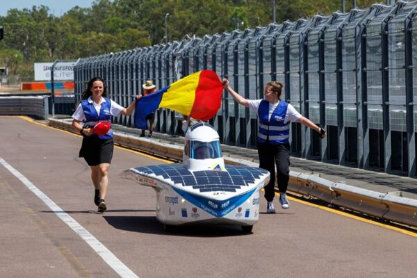 Studenții de la UTCN Cluj concurează la cursa anului din Australia. Mașina lor solară trebuie să parcurgă 3.000 de kilometri