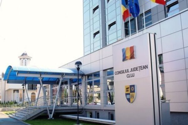 Într-un județ Cluj fără centuri, Consiliul Județean condus de „baronul local” Alin Tișe se laudă că e pe primul loc în România la digitalizare