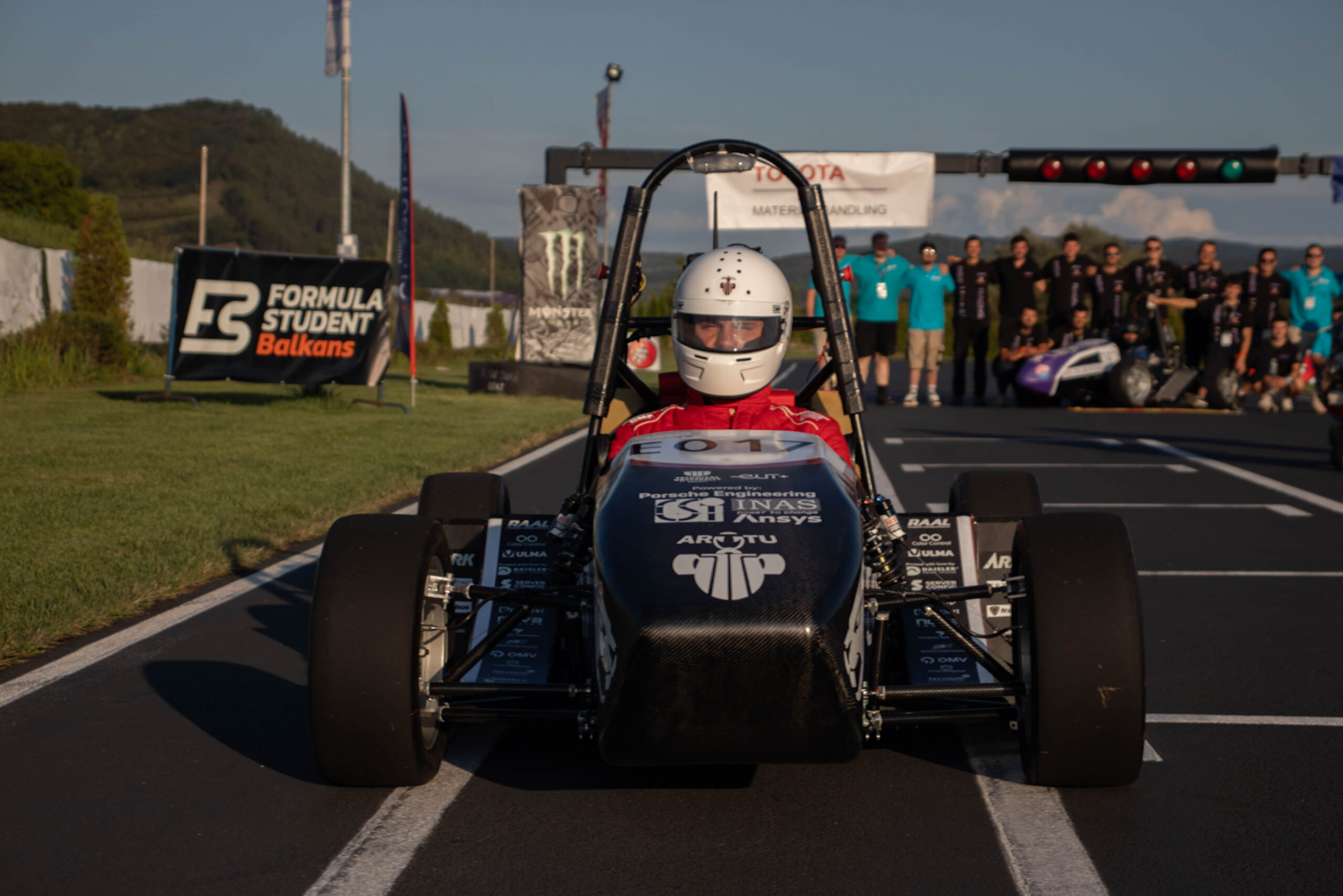 Studenții de la UTCN Cluj au "rupt" la competiția Formula Student Balkans 2025