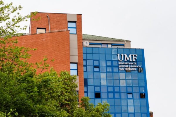 Concurență URIAȘĂ la admiterea UMF Cluj pentru străini