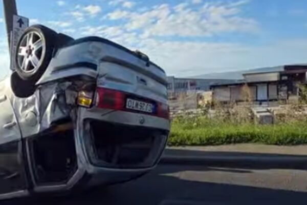 Accident grav pe Bulevardul Muncii. A stat pe telefon și nu a mai văzut nimic