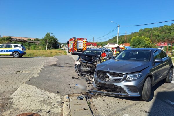 Și-a făcut praf bolidul de 80.000 de euro. Accident pe DN 1C, lângă Gherla