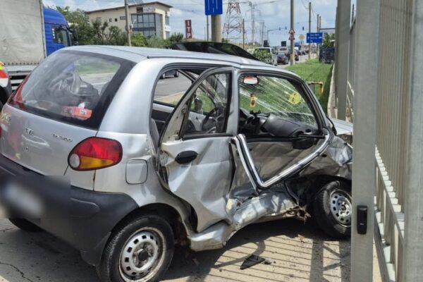 Accidentul grav de pe B-dul Muncii a adus o femeie în stare critică și doi minori răniți