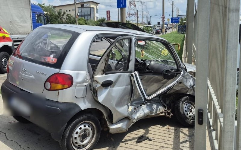 Accidentul grav de pe B-dul Muncii a adus o femeie în stare critică