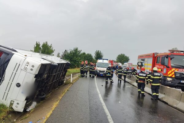 ACCIDENT GRAV la Dumbrava pe DN1 E60, cu un autocar implicat! S-a activat planul roșu de intervenție
