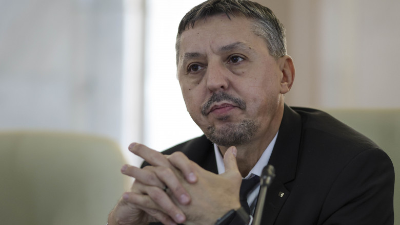Ministrul Daniel David derapează față de un student