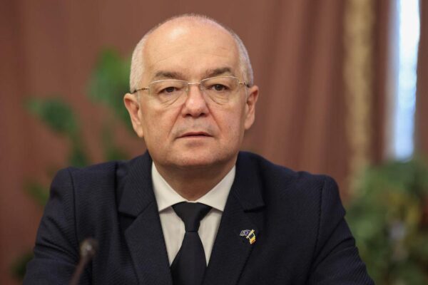Emil Boc a devenit analist militar și a început cu „păreri de autobuz” despre conflictul din Ucraina