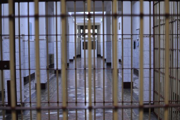 Un clujean a fost condamnat pentru trafic de migranți și agresiuni! A fost prins la Timișoara după doi ani de căutări