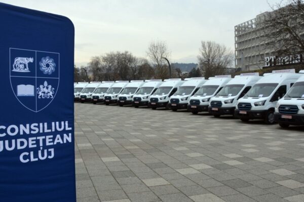 Afacerea microbuzelor școlare electrice a trecut prin ograda PNL. La Cluj s-a plătit cu 60.000 de euro mai mult pentru fiecare bucată