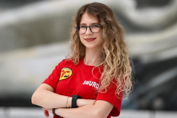 Povestea tinerei din Cluj căruia voluntariatul i-a îndeplinit visul cel mare