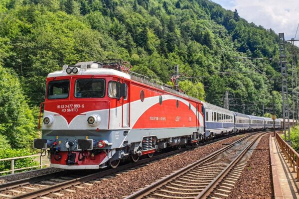 Datoriile uriașe ale CFR Călători către CFR S.A. anulează mai multe trenuri, inclusiv la Cluj