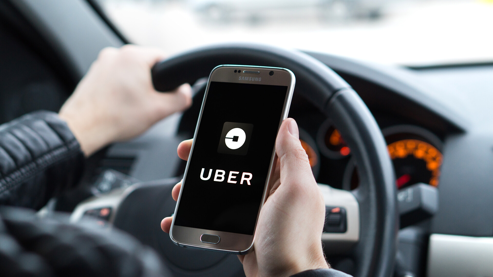 Sute de șoferi de Bolt și Uber au fost prinși fără contract de muncă