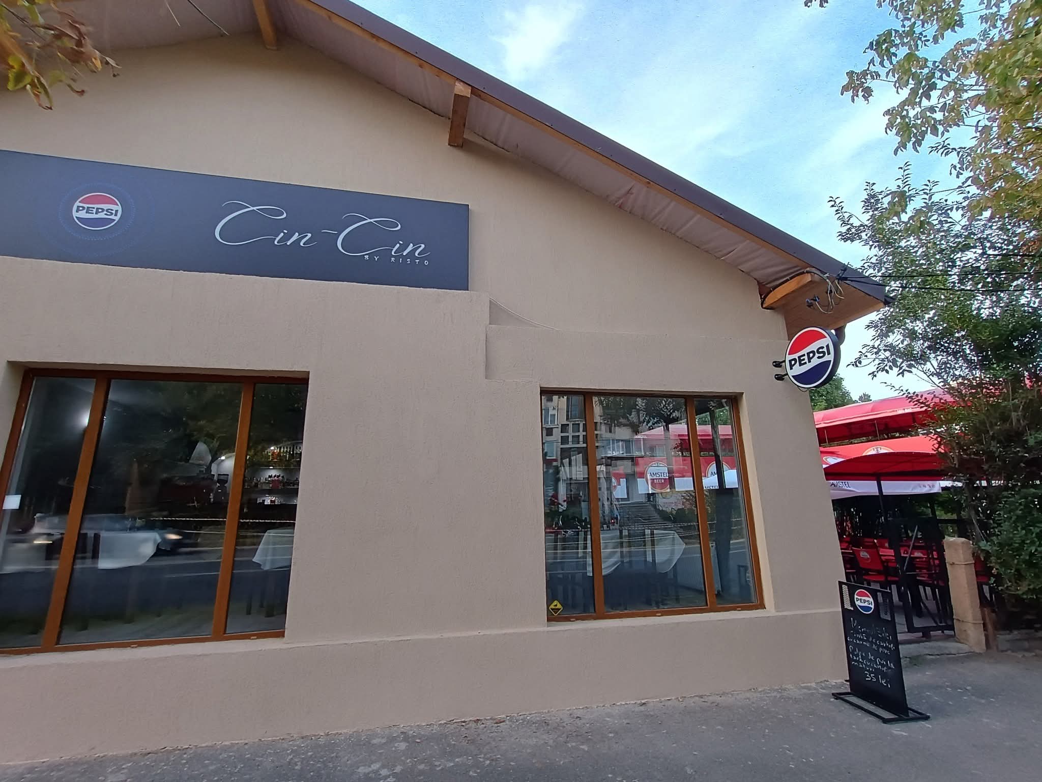 S-a redeschis un local legendar al Clujului, iubit de generații întregi de studenți