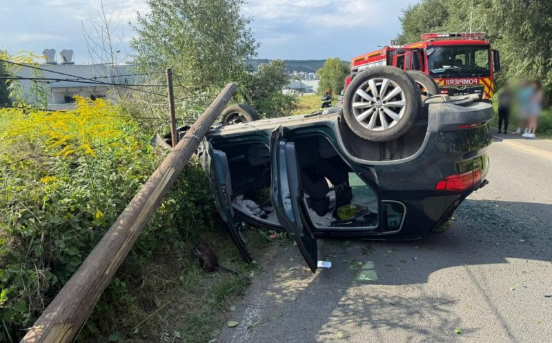 Un șofer mangă la volan s-a răsturnat cu mașina