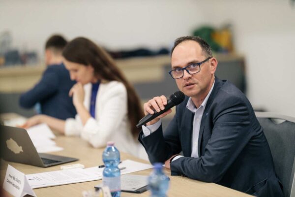„Candidatul 6%” Viorel Băltărețu a fost „uns” secretar de stat în Ministerul Economiei