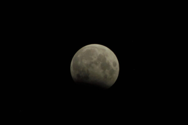 Eclipsa Totală de Lună va fi vizibilă din Cluj-Napoca! De unde puteți admira spectacolul astronomic?