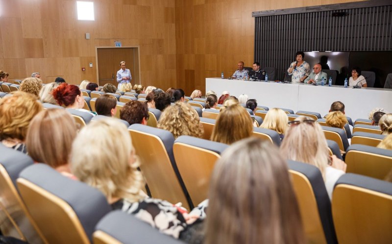 Ce le-a transmis Emil Boc directorilor de școli din Cluj