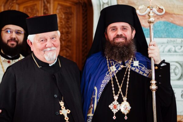 Din Sartăș spre altarul episcopal. Povestea preotului Ioan Vesa, tatăl celui mai tânăr episcop al României