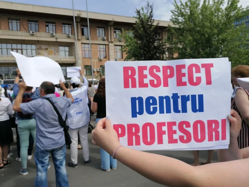 Proteste în stradă ale profesorilor la începerea școlii