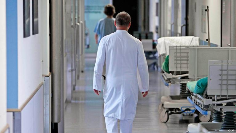 Ești trimis din spital la cabinete private