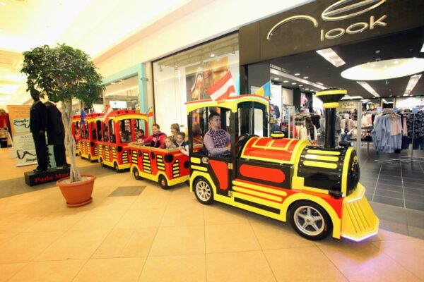 VIVO Cluj acuzat că ucide micile afaceri din incinta mallului. De ce a dispărut celebrul trenuleț care a bucurat mii de copii