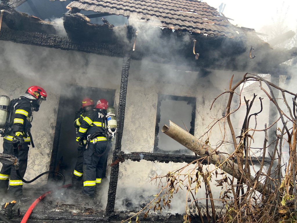 Bărbat găsit carbonizat în propria locuință