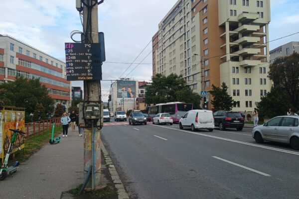 Au început cozile tradiționale la abonamente gratuite pentru studenți la Cluj-Napoca
