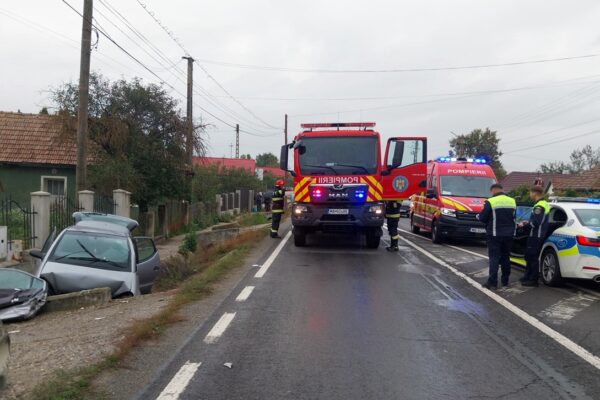 Accident la Fundătura. Un bătrân de 85 de ani, salvat de pompierii din Gherla
